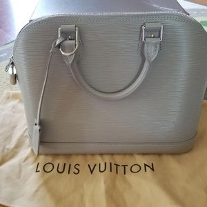 LOUIS VUITTON Epi Alma PM